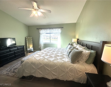 6880 Huntington Lakes Circle - Photo Thumbnail 7