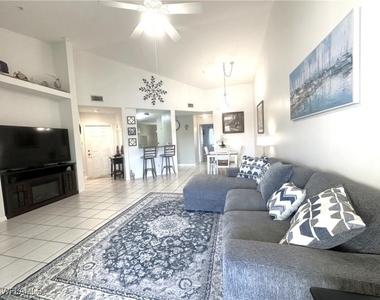 6880 Huntington Lakes Circle - Photo Thumbnail 6