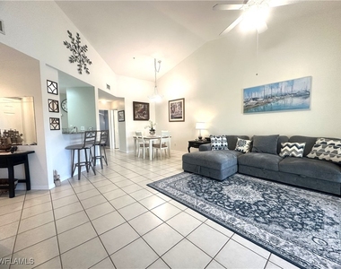 6880 Huntington Lakes Circle - Photo Thumbnail 4