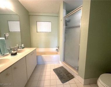 6880 Huntington Lakes Circle - Photo Thumbnail 9