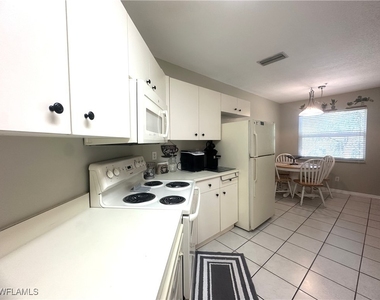 6880 Huntington Lakes Circle - Photo Thumbnail 14