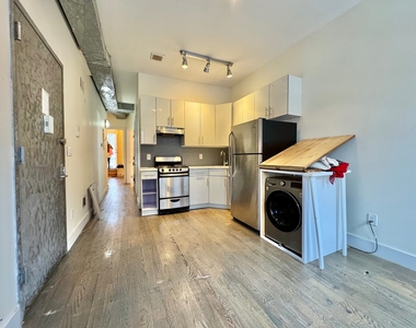 364 Bainbridge Street - Photo Thumbnail 5