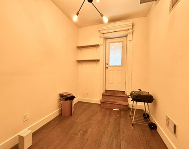 364 Bainbridge Street - Photo Thumbnail 4