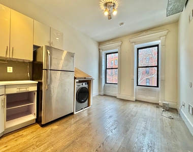 364 Bainbridge Street - Photo Thumbnail 3