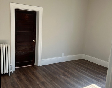 304 Edgewood Street - Photo Thumbnail 4