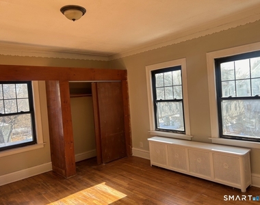 304 Edgewood Street - Photo Thumbnail 7