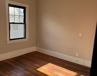 304 Edgewood Street - Photo Thumbnail 2