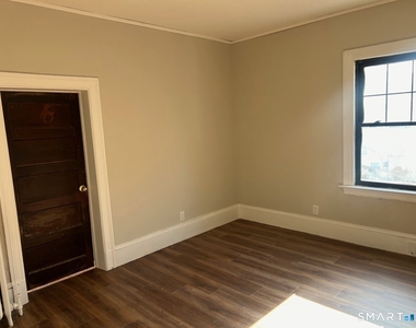 304 Edgewood Street - Photo Thumbnail 5