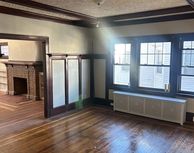 304 Edgewood Street - Photo Thumbnail 8