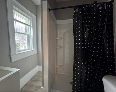 2042 Dewey Avenue - Photo Thumbnail 3