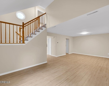4 Cooper Court - Photo Thumbnail 2