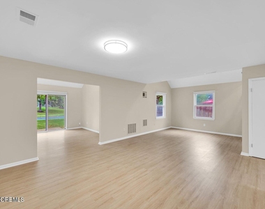 4 Cooper Court - Photo Thumbnail 3