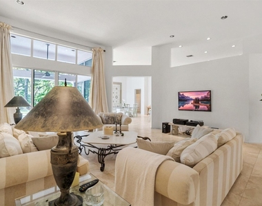 1012 Sw 156th Avenue - Photo Thumbnail 11
