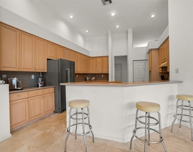 1012 Sw 156th Avenue - Photo Thumbnail 18