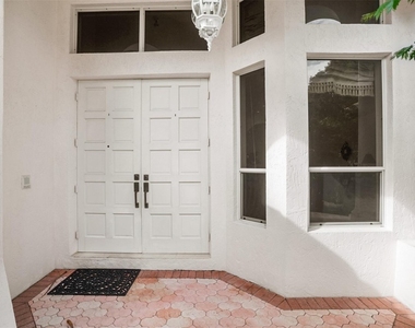 1012 Sw 156th Avenue - Photo Thumbnail 4