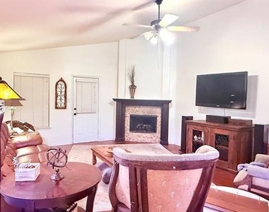 4625 Indian Rock Drive - Photo Thumbnail 4