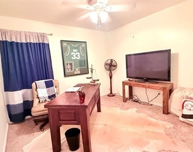 4625 Indian Rock Drive - Photo Thumbnail 10