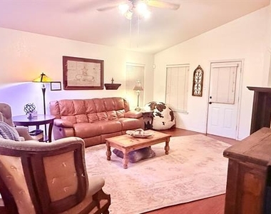 4625 Indian Rock Drive - Photo Thumbnail 3