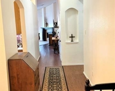 4625 Indian Rock Drive - Photo Thumbnail 11