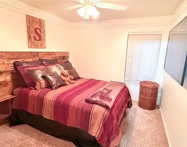 4625 Indian Rock Drive - Photo Thumbnail 9