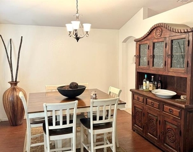 4625 Indian Rock Drive - Photo Thumbnail 7