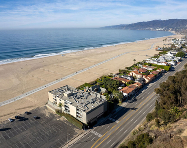 723 Palisades Beach Road - Photo Thumbnail 29