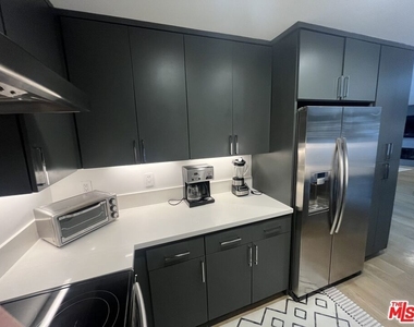 723 Palisades Beach Road - Photo Thumbnail 6