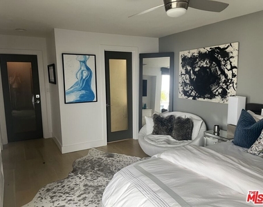 723 Palisades Beach Road - Photo Thumbnail 12