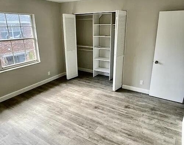 413 N Cypress Drive - Photo Thumbnail 11