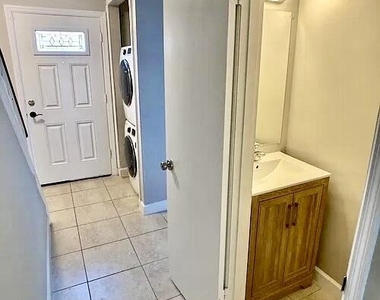 413 N Cypress Drive - Photo Thumbnail 5