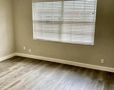 413 N Cypress Drive - Photo Thumbnail 15