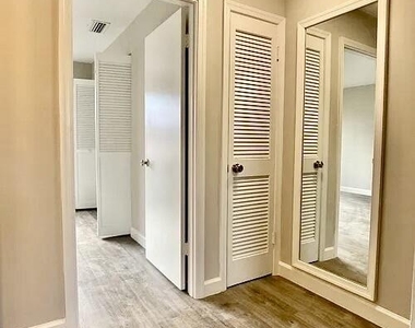 413 N Cypress Drive - Photo Thumbnail 7
