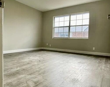 413 N Cypress Drive - Photo Thumbnail 10