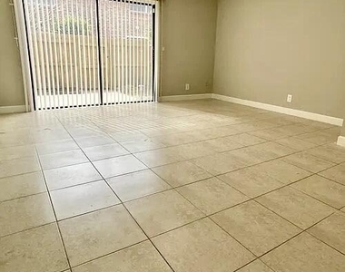 413 N Cypress Drive - Photo Thumbnail 3