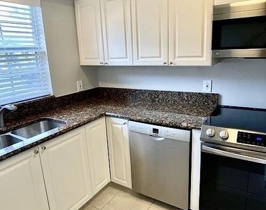 413 N Cypress Drive - Photo Thumbnail 2