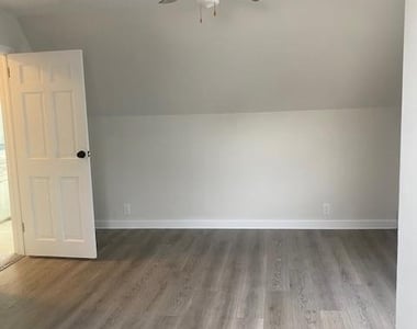 12 Bayview Avenue - Photo Thumbnail 15
