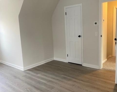 12 Bayview Avenue - Photo Thumbnail 13