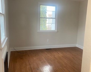 12 Bayview Avenue - Photo Thumbnail 6