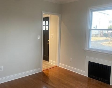 12 Bayview Avenue - Photo Thumbnail 8