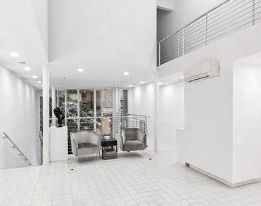 22 E 81st Street - Photo Thumbnail 3