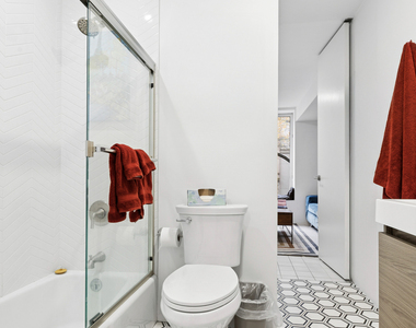 22 E 81st Street - Photo Thumbnail 6