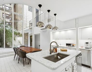 22 E 81st Street - Photo Thumbnail 4