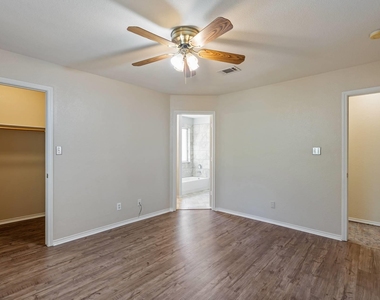 7704 Plateau Cv - Photo Thumbnail 14