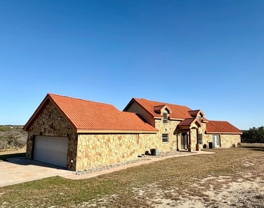 8256 S Us Highway 183 - Photo Thumbnail 2