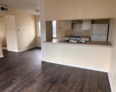 2408 Longview St - Photo Thumbnail 2
