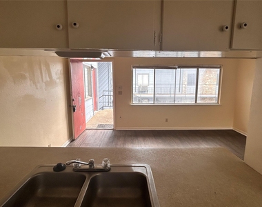 2408 Longview St - Photo Thumbnail 6