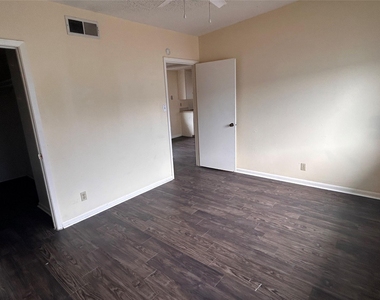2408 Longview St - Photo Thumbnail 8