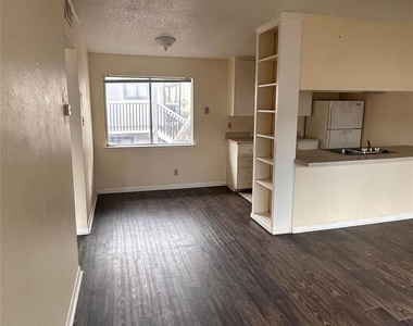 2408 Longview St - Photo Thumbnail 4