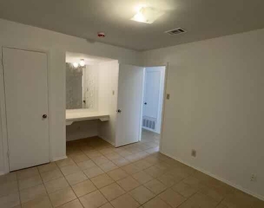 3409 Dolphin Dr - Photo Thumbnail 7