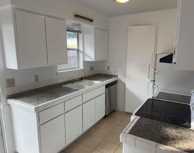 3409 Dolphin Dr - Photo Thumbnail 4